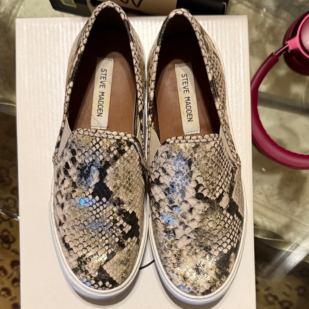 Steve Madden Safary Gold Snakeskin Slip-On Sneakers Size 8 | Rare